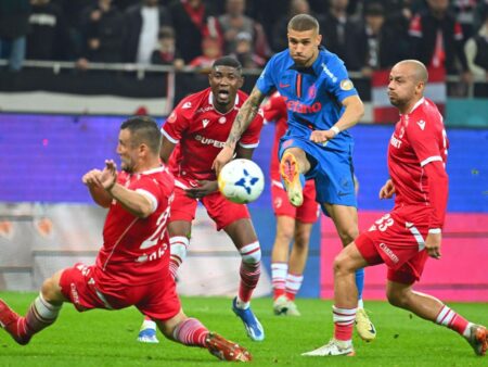 Iată o variantă a titlului:

„Cotele au fost actualizate » Care echipă este favorita la titlu între FCSB, CFR Cluj și Universitatea Craiova + O echipă are cotă 1.000 să câștige Liga 1!”