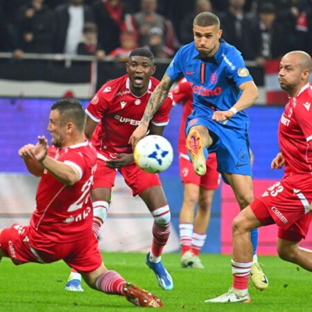 Iată o variantă a titlului:

„Cotele au fost actualizate » Care echipă este favorita la titlu între FCSB, CFR Cluj și Universitatea Craiova + O echipă are cotă 1.000 să câștige Liga 1!”