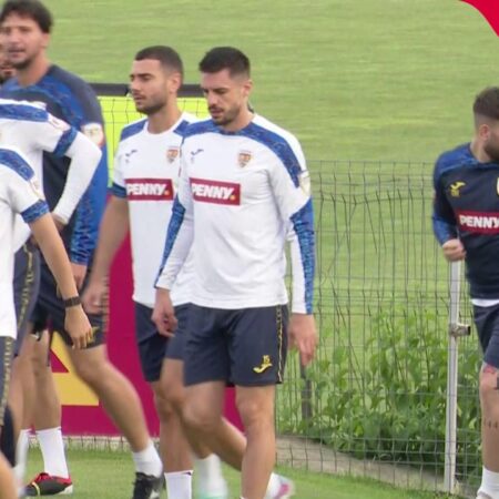 Antrenamentul naționalei de la Mogoșoaia: Jucătorii întâmpinați de fani entuziaști.