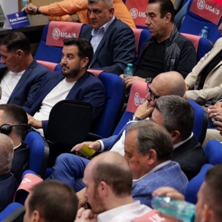 Adrian Mititelu a fost trecut cu vederea la sfârșitul Adunării Generale