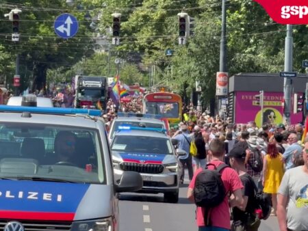 Poliția, forțele speciale și mii de participanți: imagini de la parada Pride din Viena