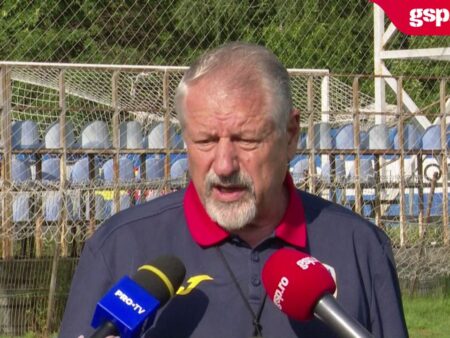 Iată o variantă reformulată a titlului: 

„Cum își pregătește Ion Marin jucătorii pentru meciul cu Spania: „Există o grijă specifică”