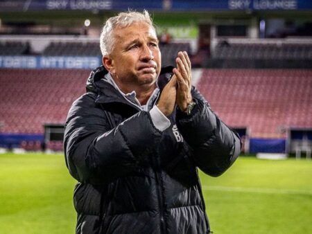 Nou fundaș pentru Dan Petrescu, după respingerea lui Andrei Burcă.