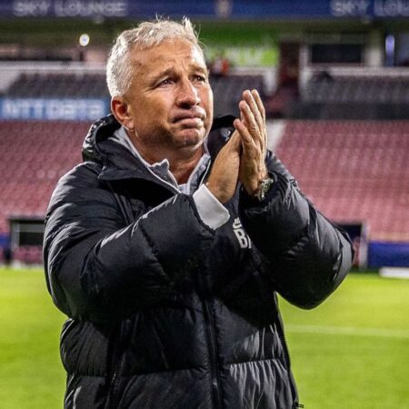 Nou fundaș pentru Dan Petrescu, după respingerea lui Andrei Burcă.