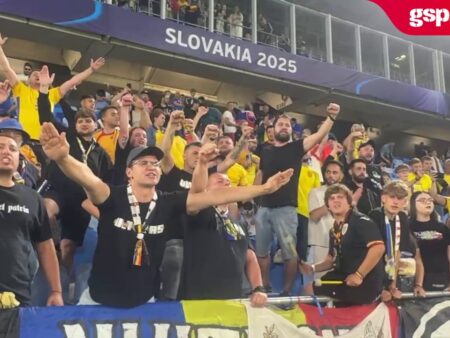 România U21 – Slovacia U21 1-2 » Tricolorii mici, aclamați și sprijiniți de suporterii români din stadionul din Bratislava la finalul partidei.