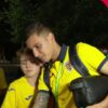 Danemarca U19 – România U19 0-3 » Imagini cu jucătorii naționalei alături de familiile și iubitele lor. Tinerii au oferit autografe și au fost sărbătoriți de suporterii României.