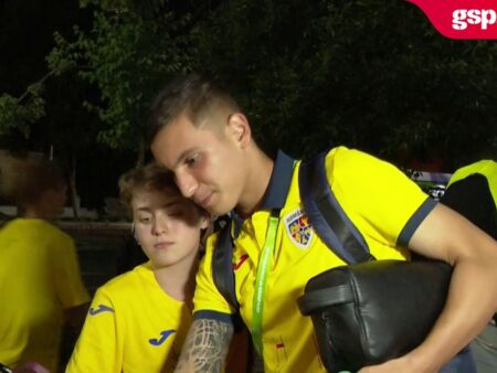 Danemarca U19 – România U19 0-3 » Imagini cu jucătorii naționalei alături de familiile și iubitele lor. Tinerii au oferit autografe și au fost sărbătoriți de suporterii României.