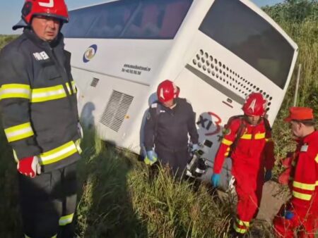 EXCLUSIV: Familia băiețelului baschetbalist accidentat pe Autostrada Soarelui așteaptă o minune » Moment emoționant în fața spitalului „Grigore Alexandrescu”