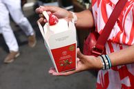 Pentru prima dată în 15 ani, Wimbledon a crescut prețul celebrelor căpșuni cu frișcă! Cât costă începând de astăzi