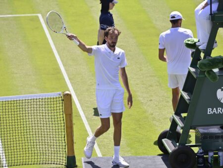Tsitsipas, Medvedev și Ostapenko, ELIMINAȚI în primul tur!