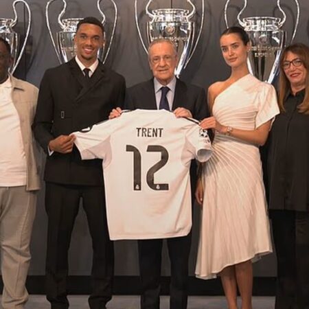Trent Alexander-Arnold, prezentat oficial la Real Madrid » Internaționalul englez a fost acompaniat de frumoasa sa iubită