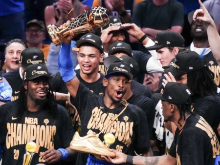 Shai Gilgeous-Alexander a fost inclus în panteonul legendelor NBA, alături de Michael Jordan, Kareem Abdul-Jabbar și Shaquille O’Neal.
