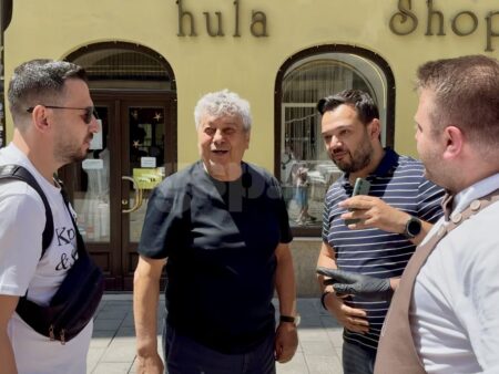 Imagini spectaculoase cu Mircea Lucescu în inima Bratislavei! Turcii i-au sărutat mâinile: „Imperator Lucescu, România!”