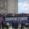 Zeci de mii de fani au primit-o pe PSG » Vorbele președintelui Macron