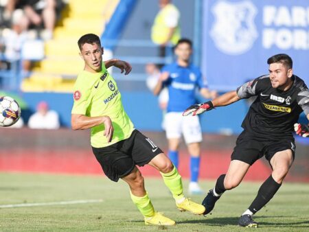 Un sezon retrogradat cu Iașiul, dar are șansa de a continua în Superligă și a lupta pentru play-off! Dinamo și U Cluj îl urmăresc.