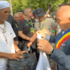 Ronaldinho a sosit la Cluj, întâmpinat de Emil Boc » Ce dar i-a oferit primarul