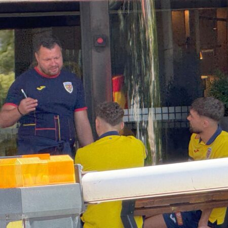 A doua zi după penalty-ul ratat cu Italia, Louis Munteanu a fost convocat de oficialii FRF, chiar în fața hotelului.