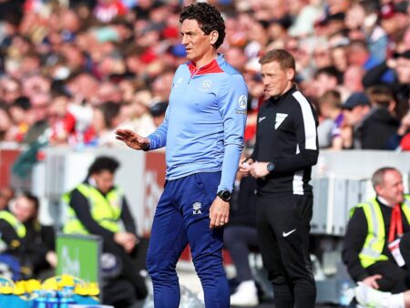 Brentford l-a numit „principal” pe antrenorul de faze fixe!