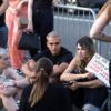 Cristi Manea și soția sa, la protestul din fața Guvernului: „Noi reprezentăm vocile femeilor”