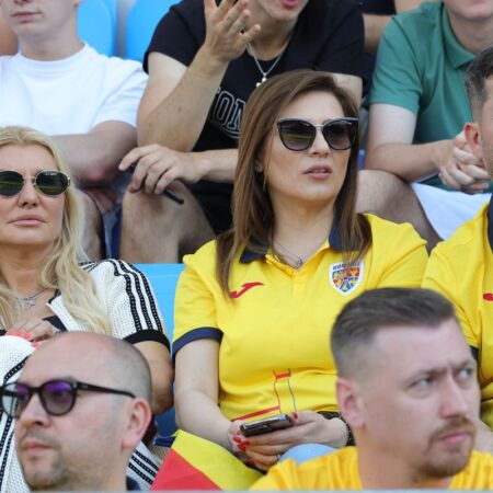 Prezență deosebită pentru Daniel Pancu în tribunele stadionului din Bratislava! Cine l-a susținut pe selecționerul U21?