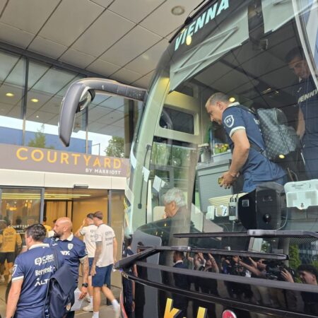 Exces de zel și tensiuni la sosirea echipei naționale a României în Viena: Motivele unei posibile escaladări a situației