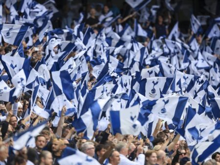 Probleme pentru clubul lui Radu Drăgușin! Tottenham, sancționată sever pentru scandări homofobe