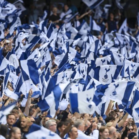 Probleme pentru clubul lui Radu Drăgușin! Tottenham, sancționată sever pentru scandări homofobe