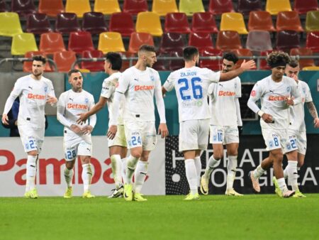 Fotbalistul negociază plecarea de la Universitatea Craiova și va lipsi de la reunirea echipei.