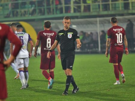 Arbitrul care a permis 12 jucători să rămână pe teren pentru Argeș a fost avansat în lotul Ligii 1!