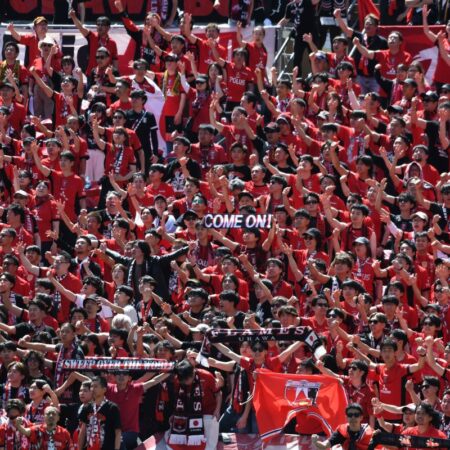 Uitați de Boca și River! Sub privirea lui Chivu, fanii lui Urawa Red Diamonds au avut o prestație extraordinară.