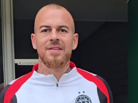 Cu ce număr a debutat Denis Alibec la FCSB, în urma „rivalității” cu Florin Tănase pentru numărul 7.