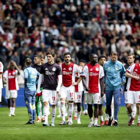 Ajax își dă afară 7 jucători prin WhatsApp