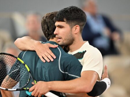 Carlos Alcaraz s-a calificat în finala de la Roland Garros! A profitat de retragerea lui Lorenzo Musetti.