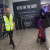 Iată o sugestie pentru titlu: "Lucrează la aeroport după ce a fost concediat din Championship!"