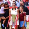 La 37 de ani, cu două fetițe, este noua campioană de la Queen’s, cea mai în vârstă din circuitul WTA după Serena Williams!