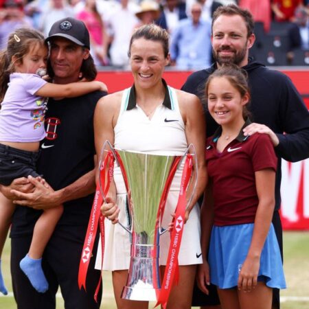 La 37 de ani, cu două fetițe, este noua campioană de la Queen’s, cea mai în vârstă din circuitul WTA după Serena Williams!
