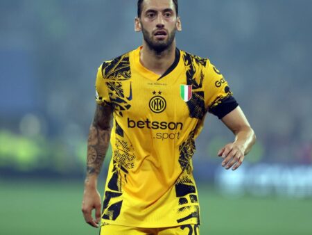 Iată o variantă a titlului: 

„Gata de plecare! Inter a stabilit prețul pentru Calhanoglu și a găsit deja un înlocuitor la Genoa: detalii despre afacere.”