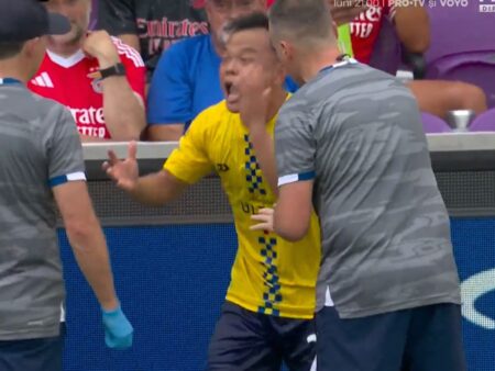 Titlul ar putea fi reformulat astfel: 

„Imagini fără precedent la Campionatul Mondial al Cluburilor! A refuzat să iasă și a lăsat antrenorul fără cuvinte.”