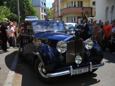 Numai 8 în întreaga lume! Cu ce mașină au sosit Kira Hagi și Thomas Ferfelis la nuntă » O surpriză din partea lui Ion Țiriac