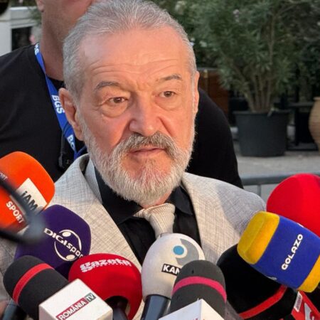 Fotbalistul pe care Becali l-ar mai aduce la FCSB: „Ești titular în fiecare meci. Ușa e deschisă, bate și intră” + Renunțare la o mutare: „Nu se mai face”