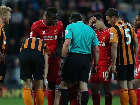 Iată o sugestie pentru titlu: 

„Uimitor, unde s-a ajuns! Fostul star de la Manchester City și Liverpool, la un pas de liga a treia din Spania”