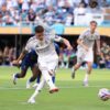 Iată câteva variante de titlu în limba română:

1. „Uimitor! Cum a ratat Federico Valverde un penalty ce putea aduce victorie în meciul Real Madrid – Al-Hilal”
2. „Șocant! Federico Valverde a ratat un penalty crucial pentru Real Madrid în fața lui Al-Hilal”
3. „Incredibil! Federico Valverde a eșuat să transforme un penalty decisiv în meciul Real Madrid – Al-Hilal”