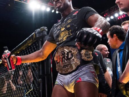 Marele Jon Jones și-a declarat retragerea