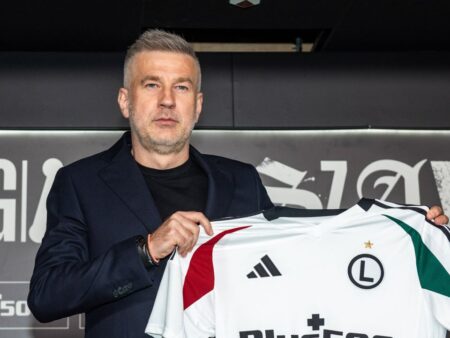 Legia Poloneză? Iordănescu răspunde după întrebările polonezilor despre numărul de români din echipă.