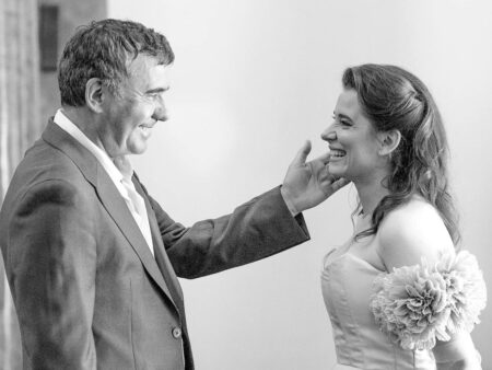 Kira Hagi, sosire deosebită la nuntă! Fiica „Regelui” ajunge la altar într-o mașină unică în lume.