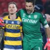 Ar trebui Dennis Man să părăsească Parma? Gianluigi Buffon îi transmite un mesaj.