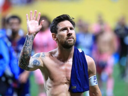 Cui i-a înmânat Leo Messi tricoul după ce Inter Miami a fost învinsă de PSG la Mondialul Cluburilor?