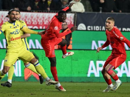 Dorit de Dinamo în această vară, Marian Huja a semnat! Ce sumă va primi Petrolul?
