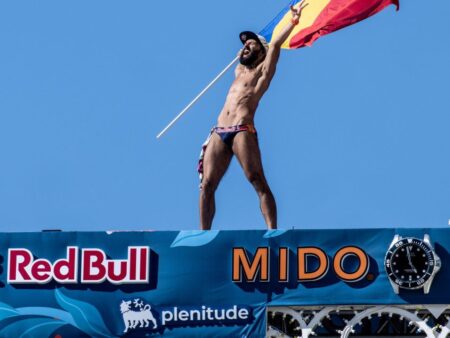 Sportivii români s-au clasat în Top 8 în etapa a doua a Seriei Mondiale Red Bull Cliff Diving 2025.