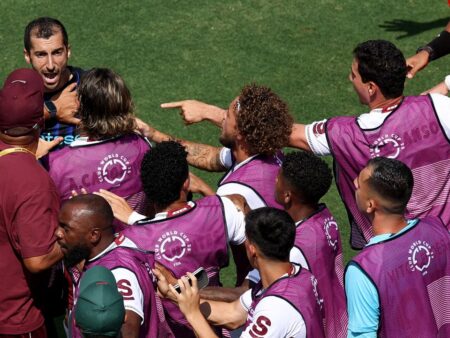 Lipsa de fair-play la Inter – Fluminense! Antrenorul brazilienilor a scăpat doar cu un cartonaș galben, iar Mkhitaryan și-a pierdut răbdarea.